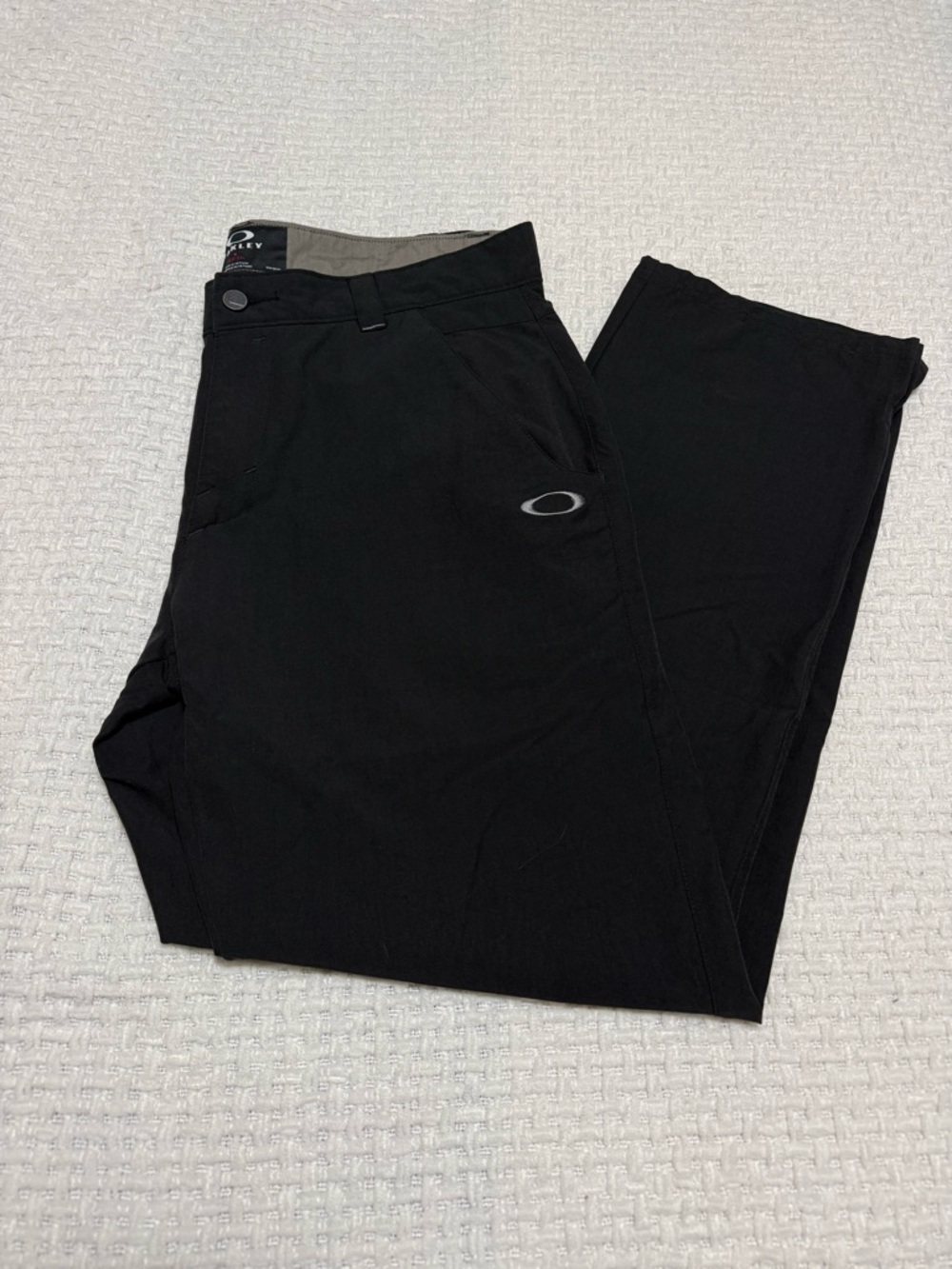 Oakley black golf pants, 36x32

Great condition